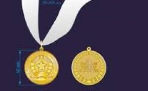 Восемьдесят выпускников 11-х классов школ Луганска по итогам учебного года претендуют на золотые и серебряные медали