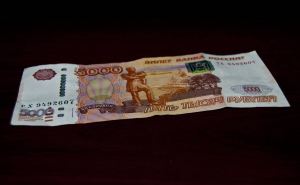 На поддельных купюрах в  5 тысяч рублей погорели два фальшивомонетчика в Луганске