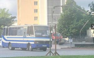 В центре Луцка террорист захватил автобус с пассажирами