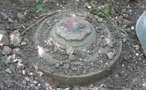 Жители села обнаружили три противотанковые мины и элемент от РСЗО «Смерч». ФОТО