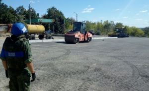 Со стороны Луганска на КПВВ в Счастье и Золотом уже подготовили площадки для досмотра автотранспорта