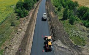 На ремонт 40 км дороги в Луганской области дали больше миллиарда гривен. Тендеры выигрывают одни и те же фирмы