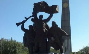 Памятники героям ВОв реконструируют в Луганске