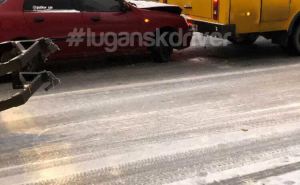 В Луганске легковушка врезалась в маршрутное такси. Один человек госпитализирован