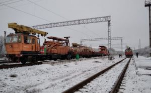 Железнодорожники восстановили  контактную электросеть от Мануиловки до Дебальцево. Будет снова ходить электричка. ФОТО