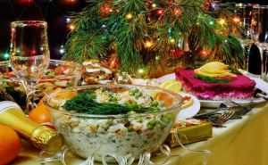 Во сколько обойдется праздничный стол для украинцев: мониторинг цен главных новогодних продуктов