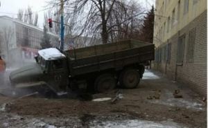 В Луганске военный грузовик провалился под землю и повредил теплотрассу. ФОТО