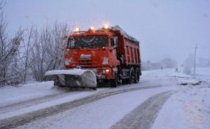 Дороги из регионов в Луганск чистят 42 единицы техники