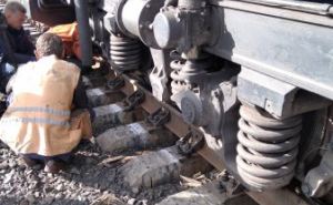 На Донбассе сошли с рельсов восемь грузовых вагонов. Пассажирские поезда на Мариуполь изменили график