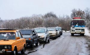 Под Донецком при попытке прорваться через блокпост на автомобиле был убит водитель, пассажир ранен. ВИДЕО