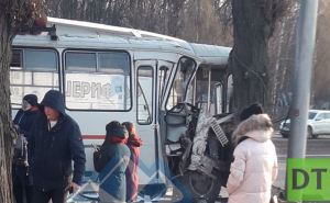 В Макеевке столкнулись два пассажирских автобуса. Десять человек пострадали. ФОТО