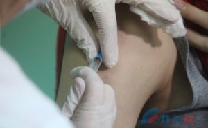 Более 8 тысяч луганчан получили прививки от COVID-19