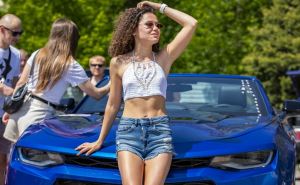 Необычные автомобили и красивые девушки из Луганска. ФОТО