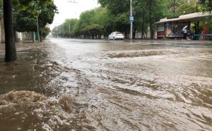 Донецк затопило из-за сильных дождей. Частично остановлена работа общественного транспорта