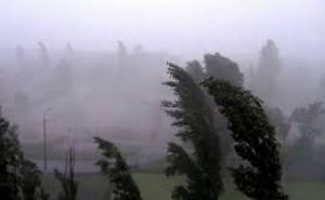 В Луганске на сегодня объявлено штормовое предупреждение: грозы и шквалистый ветер свыше 70 км в час
