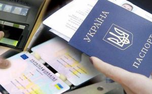 Как луганчанам без штрафов и проблем вклеить «просроченное фото» в украинский паспорт