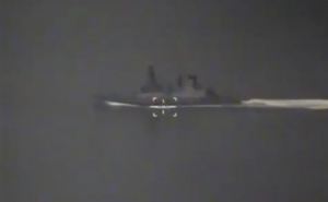 Опубликованы видео британского эсминца с самолёта и беспилотника РФ перед бомбометанием