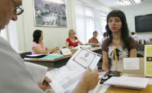 Вступительные экзамены для абитуриентов из Донбасса и Крыма хотят проводить онлайн. Но пока приходится платить штрафы