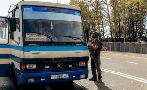 Полицейский из Тернополя избил водителя маршрутки на блокпосту «Лисичанск — Горское»