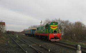 Восстанавливать железнодорожное сообщение между Луганской и Донецкой областью не планируют