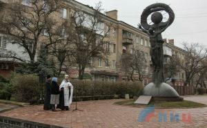 В Луганске почтили память чернобыльцев