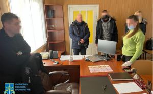 Начальнику полиции Рубежного предприниматель дал взятку