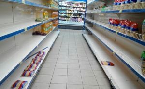 После заявления Зеленского в киевских магазинах стремительно раскупили гречку, сахар и соль