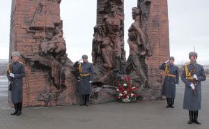 Жители Краснодона почтили память молодогвардейцев в 79-ю годовщину их казни