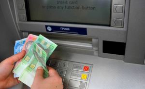 Сбой в Ощадбанке: банкоматы не работают. У ПриватБанка так же проблемы. Новая кибератака?