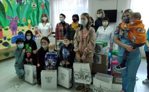 Акция «Семь цветов счастья» по сбору помощи онкобольным детям прошла в Луганске