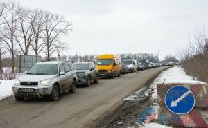 Жители Северодонецка, Лисичанска и Рубежного «потайными тропами» выезжают из зоны боевых действий. ФОТО
