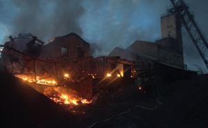 На горно-обогатительной фабрике в Красном Луче — масштабный пожар. ФОТО