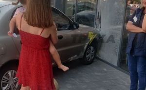 Житель Днепра пытался въехать в супермаркет АТБ на автомобиле. Что хотел купить