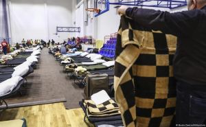 Поляки устали терпеть: украинским беженцам урежут денежные выплаты