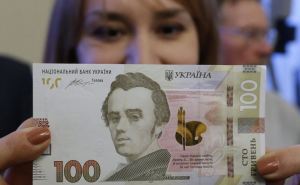 Надбавку к зарплате получат 250 тысяч украинских работников. Проверьте себя в списках