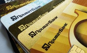 ПриватБанк раздает своим клиентам по 15 тысяч гривен в подарок