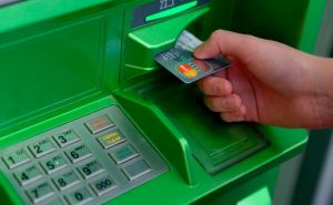 В ПриватБанке рассказали какие банкоматы работают и сколько денег теперь можно снять