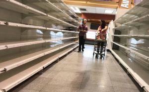 Жителей Украины призвали не паниковать и не скупать все подряд в магазинах