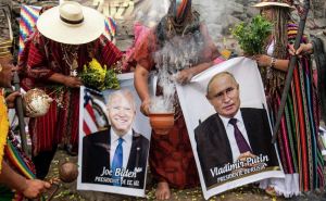Окончание конфликта на Украине предсказали шаманы в Перу: провели ритуал с фото Путина и Зеленского