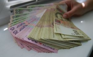 Жители Украины отказываются от наличных денег