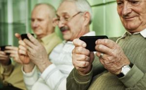 Бесплатные смартфоны получат украинские пенсионеры