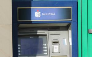 За снятие наличных с украинских карт с 18 января ввели комиссию в банках Польши