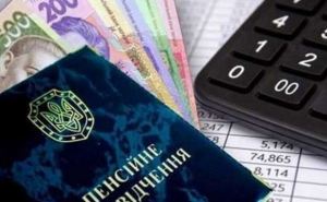 Граждан Украины будут лишать пенсии за выезд за границу и на неподконтрольную