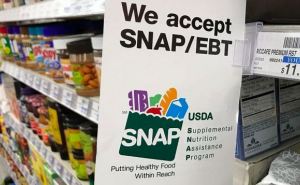 Украинцев в США предупредили: супермаркеты перестанут принимать продуктовые талоны
