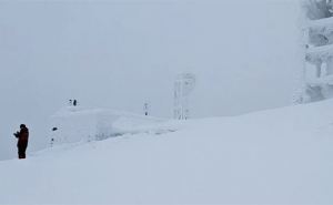 Карпаты заметает снегом: спасатели предупреждают о лавинной опасности