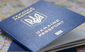 Одна из стран может отменить упрощенный визовый режим для украинцев: в чем причина
