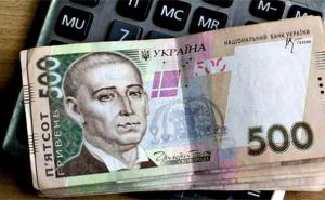 Плюс 500 гривен ежемесячно: украинцев обрадовали новыми доплатами — кто получит