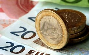 Евро продолжает стремительно поднимается вверх: курс валют на 22 марта