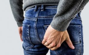 Проктологические проблемы у мужчин: как распознать и лечить свищ прямой кишки, геморрой и полипы в кишечнике
