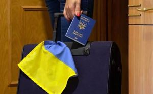 Как украинцам, находящимся за границей, сохранить заработанные деньги?